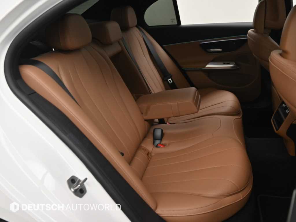 Mercedes-Benz E-Class — photo 12