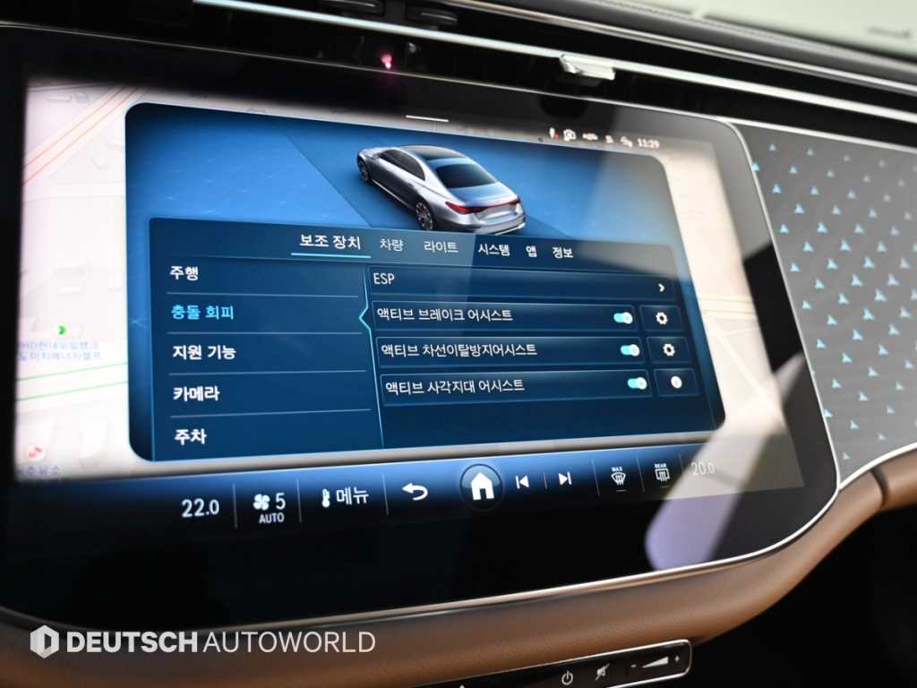 Mercedes-Benz E-Class — photo 17