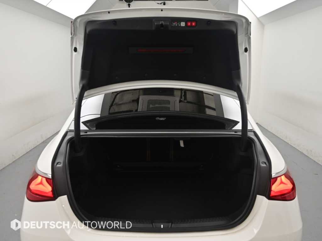 Mercedes-Benz E-Class — photo 19