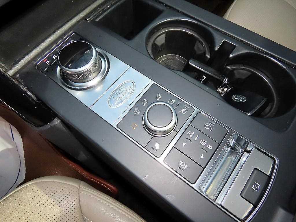 Land Rover Discovery — photo 10