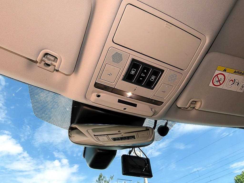 Land Rover Discovery — photo 14