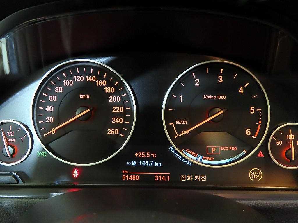BMW 3-Series — photo 09