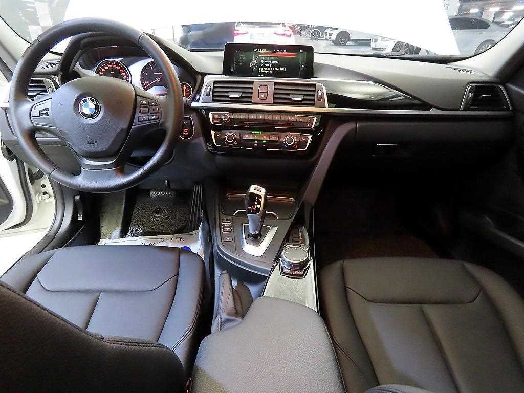 BMW 3-Series — photo 10