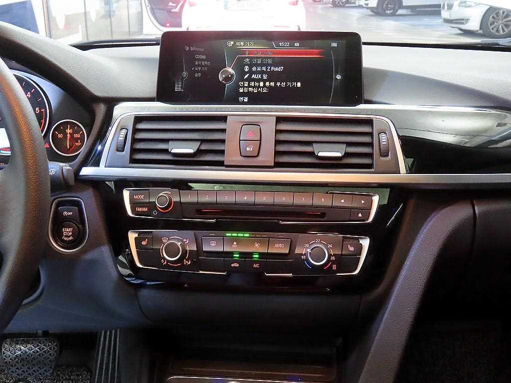 BMW 3-Series — photo 11