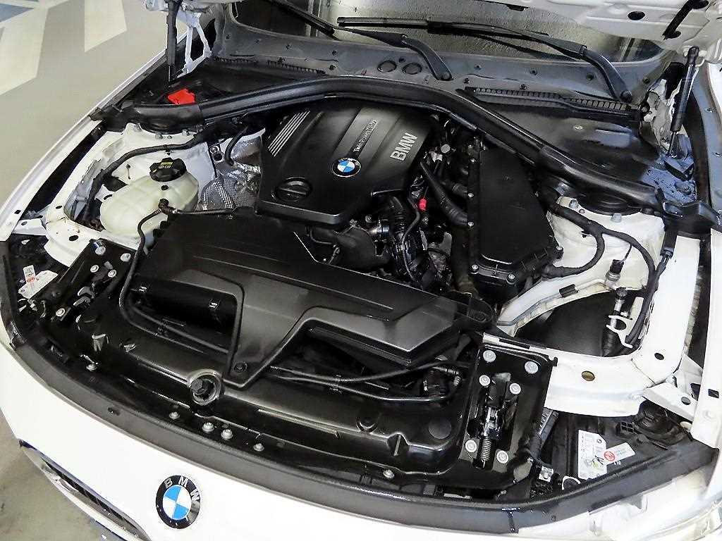 BMW 3-Series — photo 17