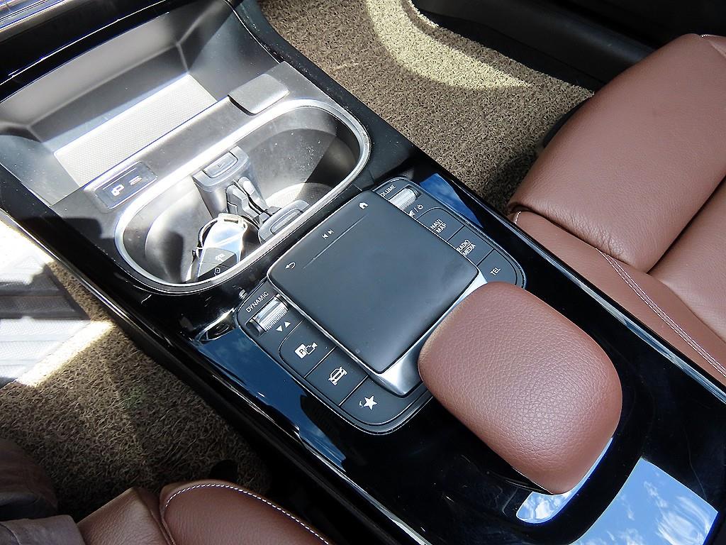 Mercedes-Benz CLA-Class — photo 12