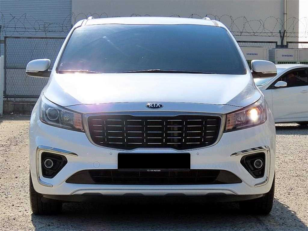 Kia Carnival — photo 01