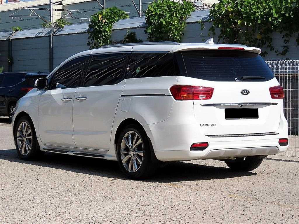 Kia Carnival — photo 03