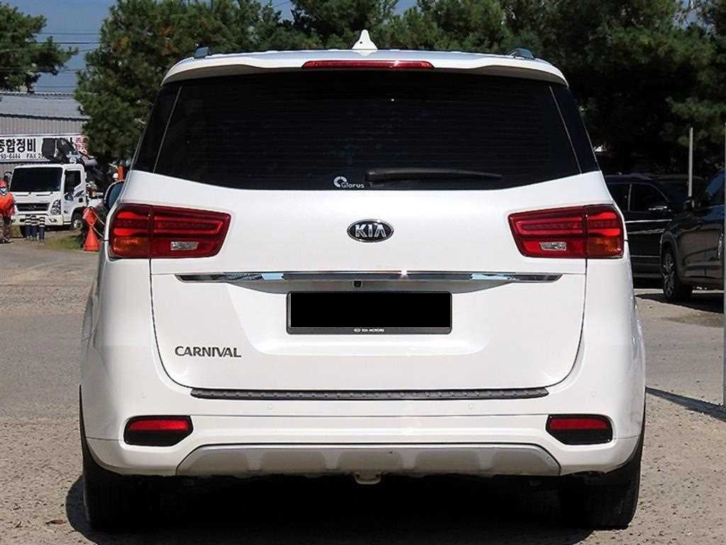 Kia Carnival — photo 04