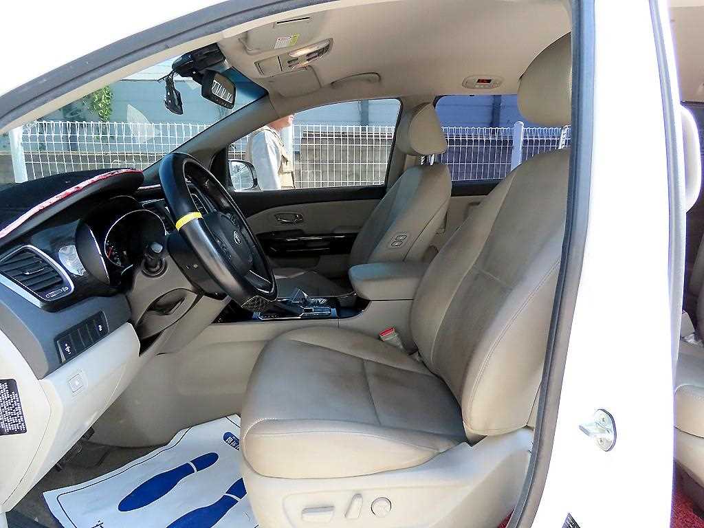 Kia Carnival — photo 05