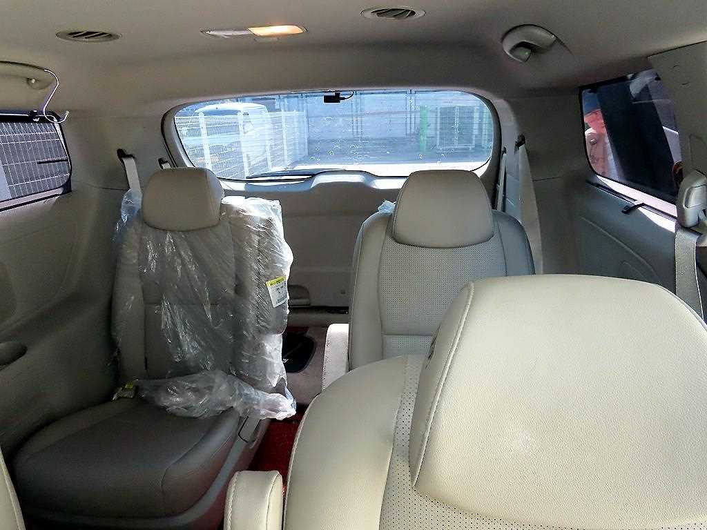 Kia Carnival — photo 07