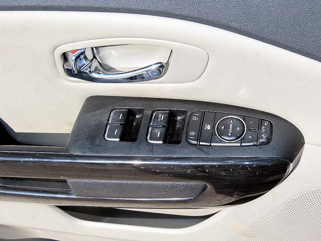 Kia Carnival — photo 12