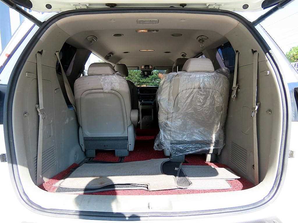 Kia Carnival — photo 17