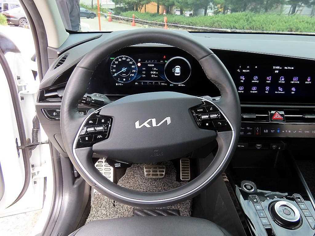 Kia Niro — photo 08