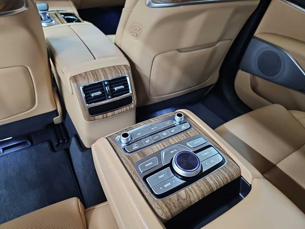 Kia K9 — photo 13