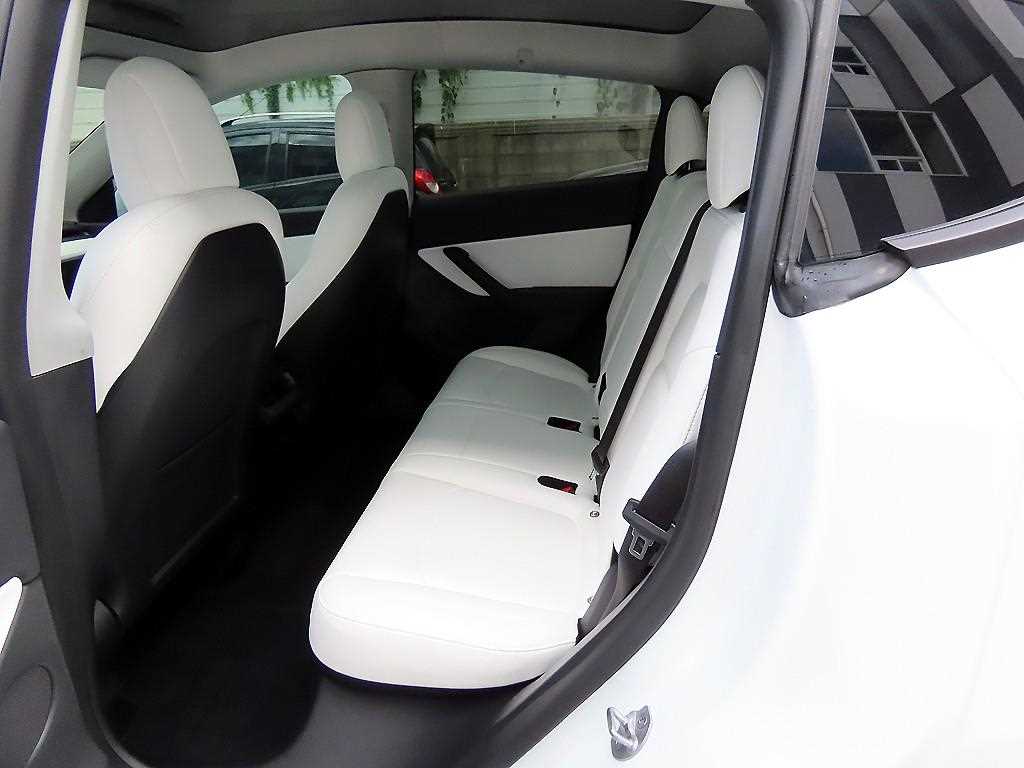 Tesla Model Y — photo 06