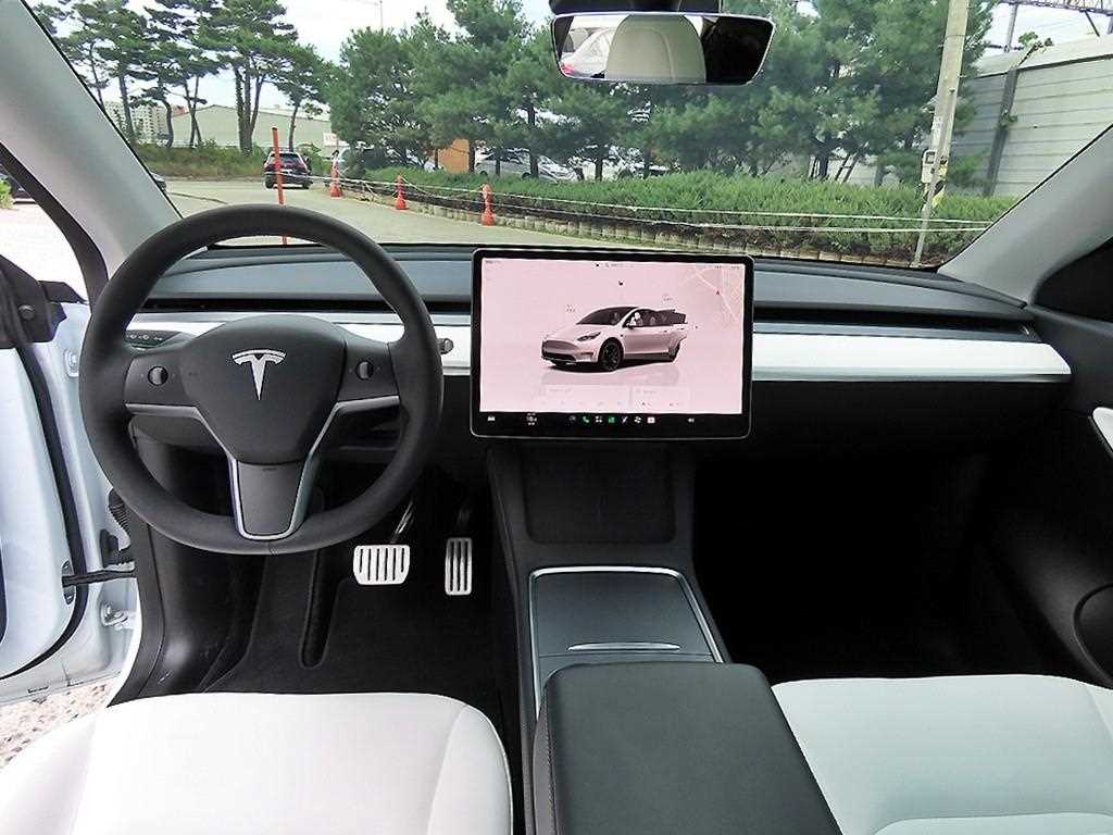 Tesla Model Y — photo 07