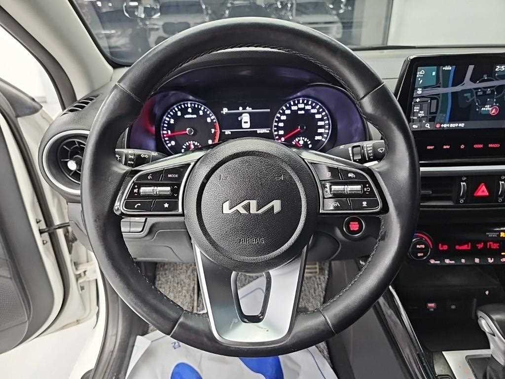 Kia K3 — photo 09