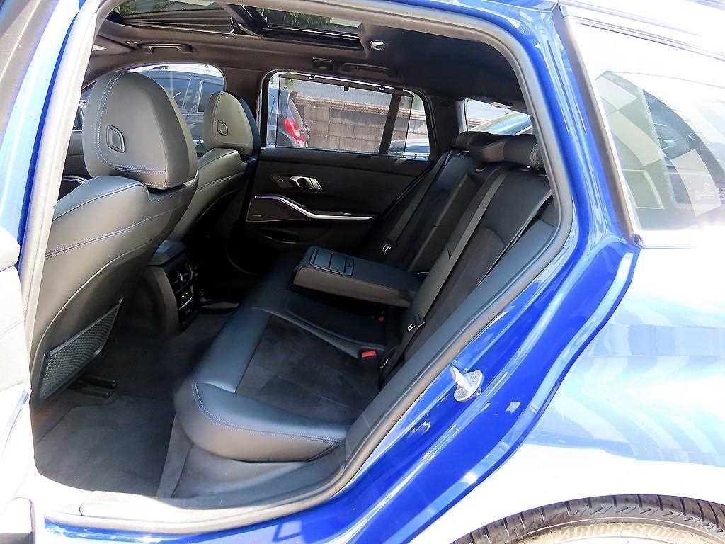 BMW 3-Series — photo 06