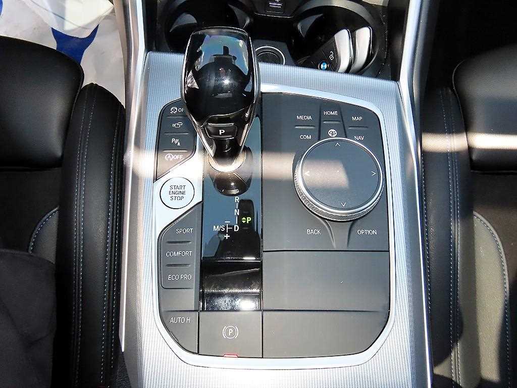 BMW 3-Series — photo 11