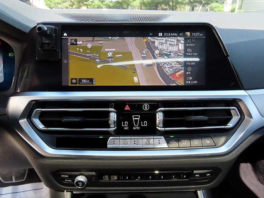 BMW 3-Series — photo 13