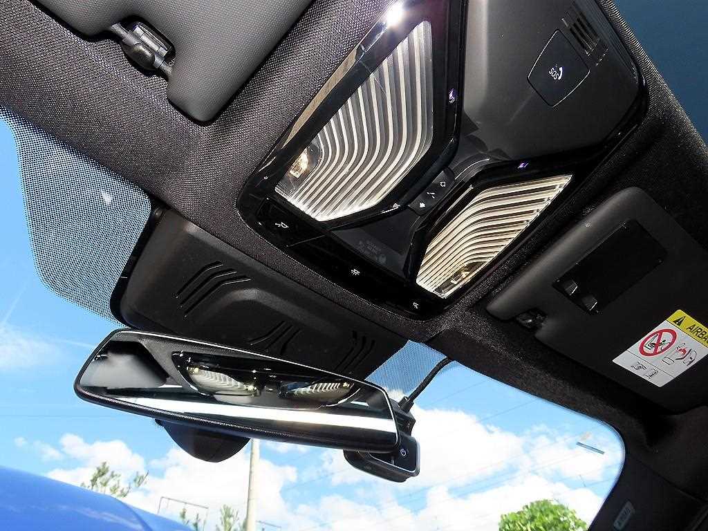 BMW 3-Series — photo 16