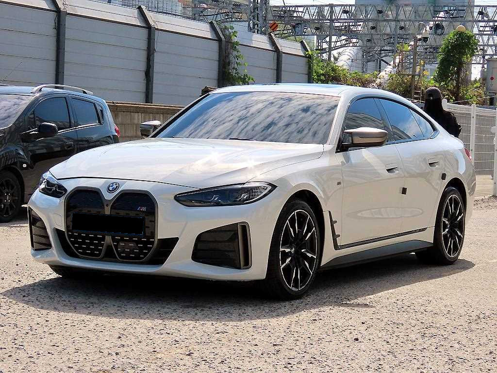 BMW i4 — photo 02