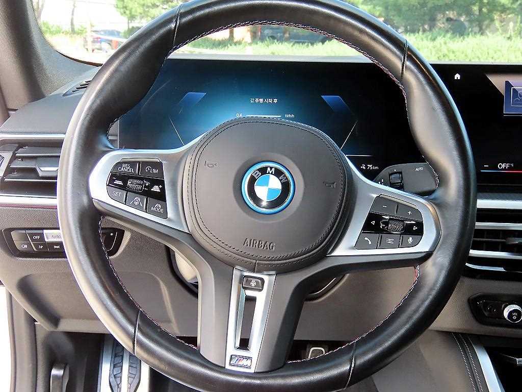 BMW i4 — photo 08