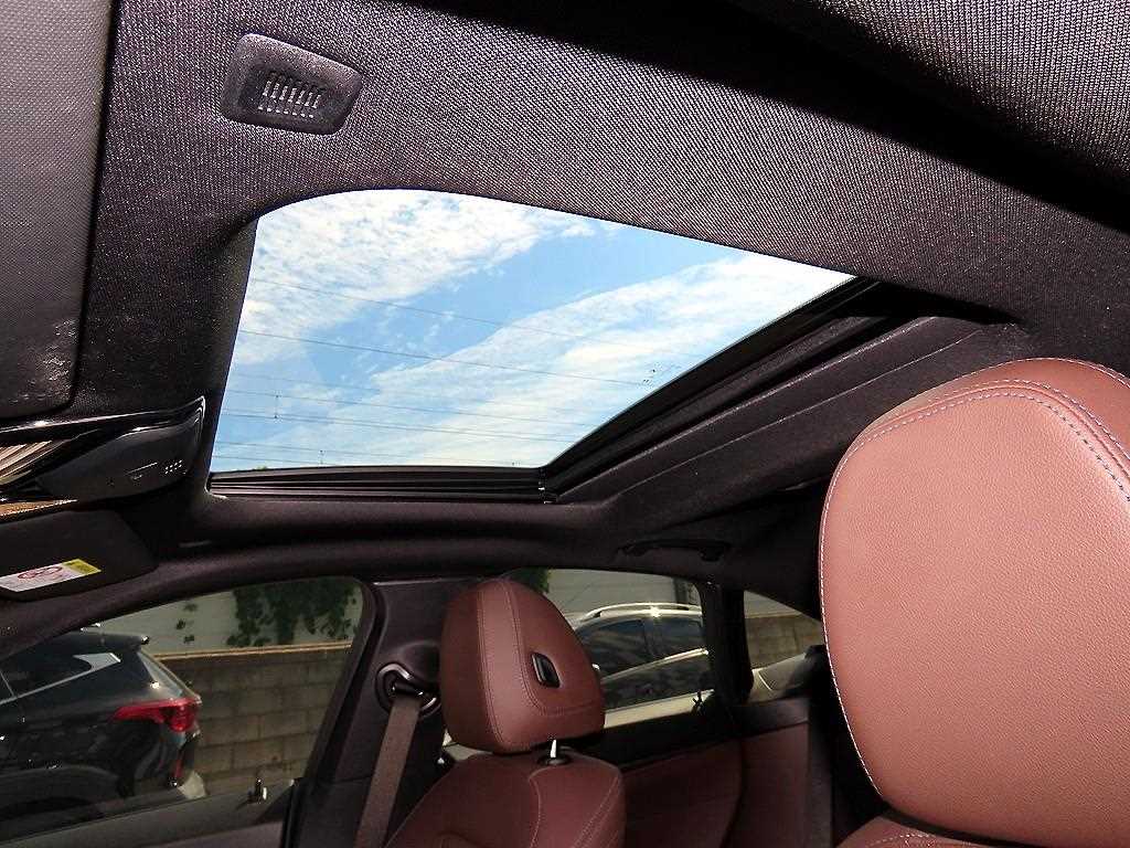 BMW i4 — photo 16