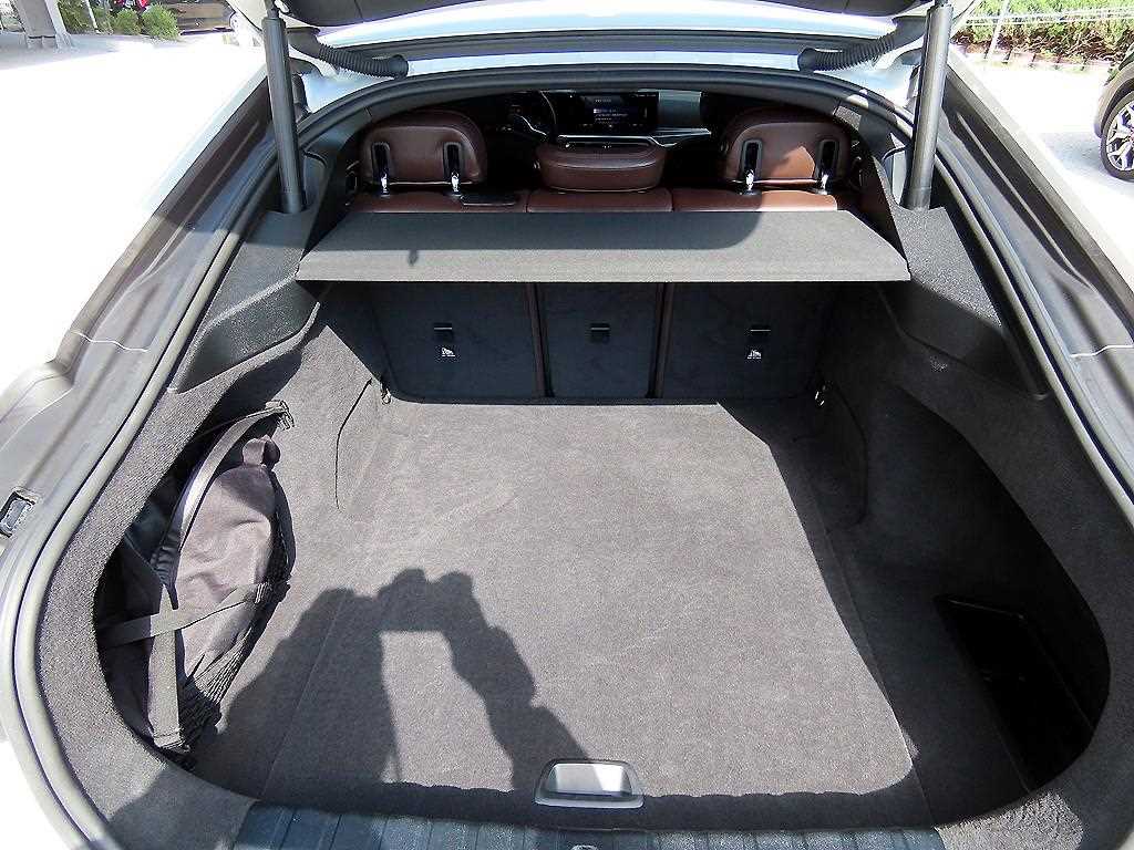 BMW i4 — photo 17