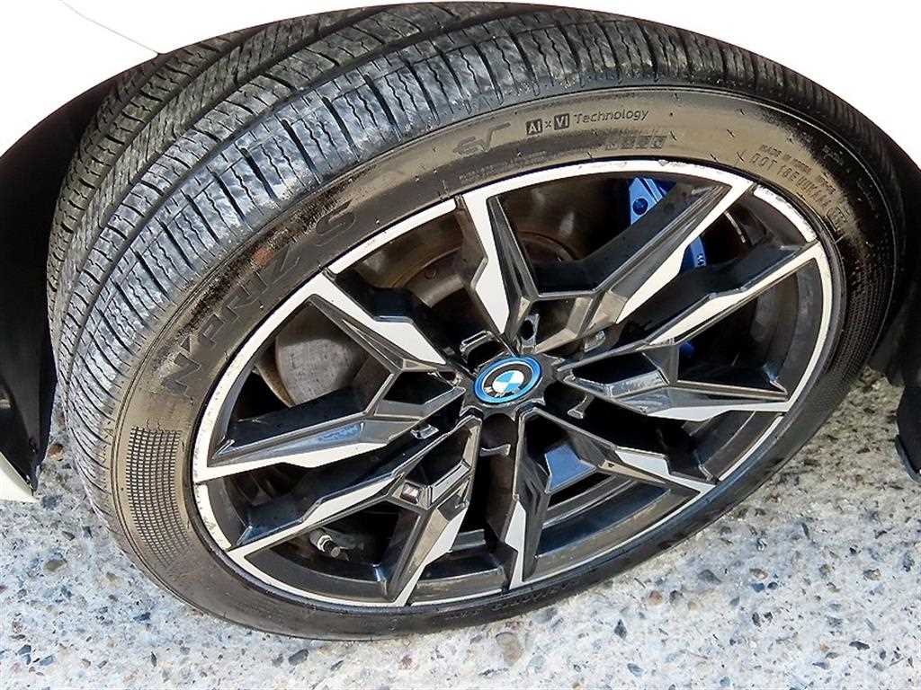 BMW i4 — photo 20