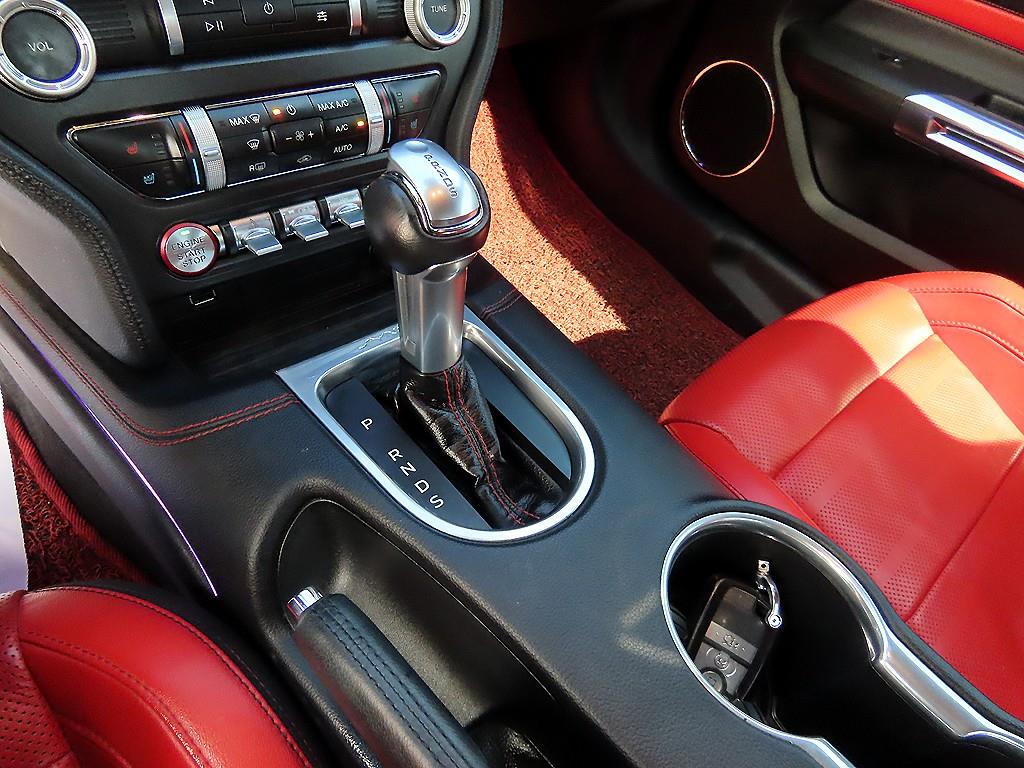 Ford Mustang — photo 10