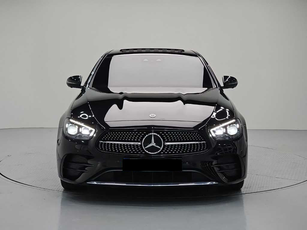 Mercedes-Benz E-Class — photo 02