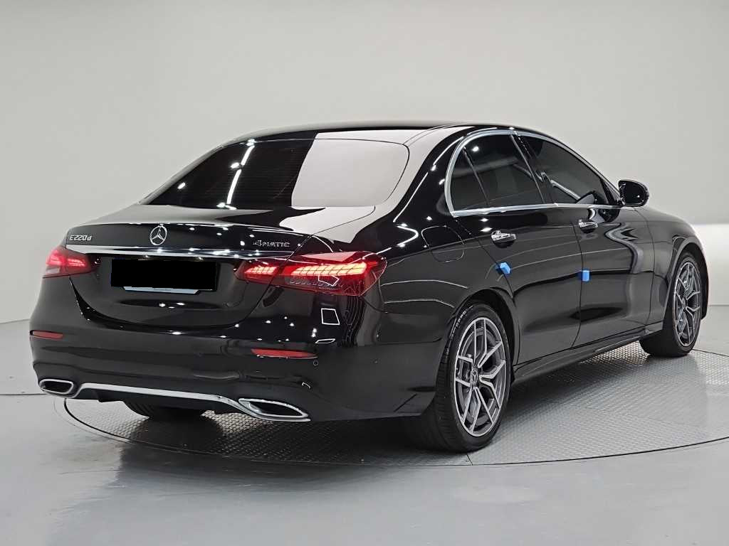 Mercedes-Benz E-Class — photo 04