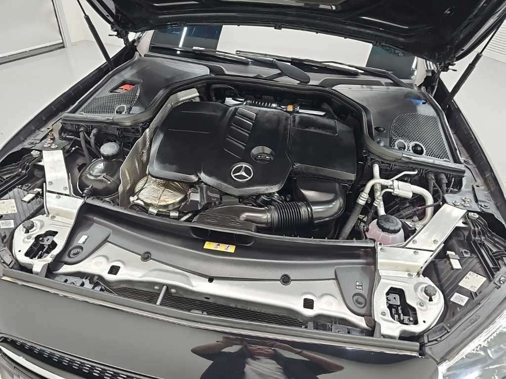 Mercedes-Benz E-Class — photo 05