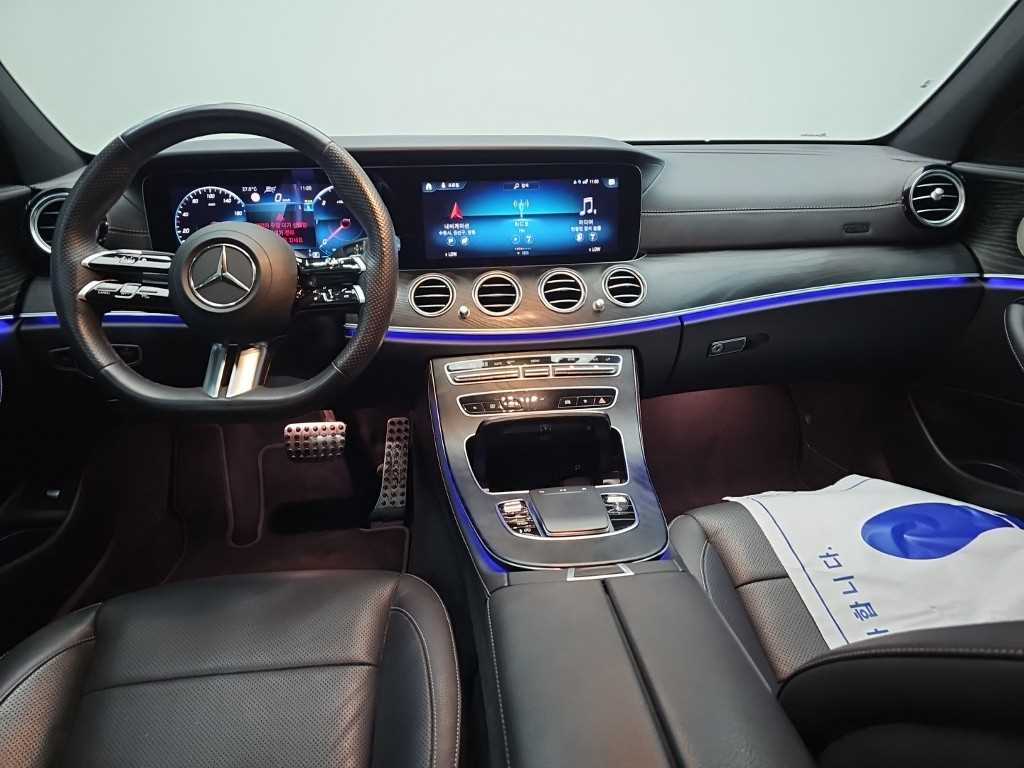 Mercedes-Benz E-Class — photo 07
