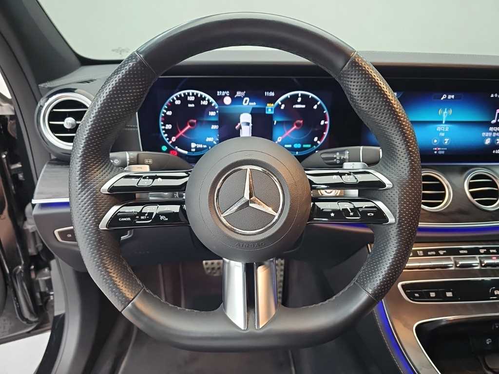 Mercedes-Benz E-Class — photo 09