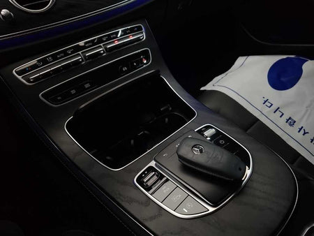 Mercedes-Benz E-Class — photo 10