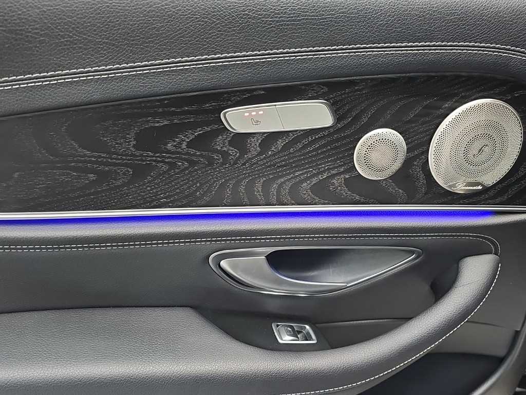 Mercedes-Benz E-Class — photo 13
