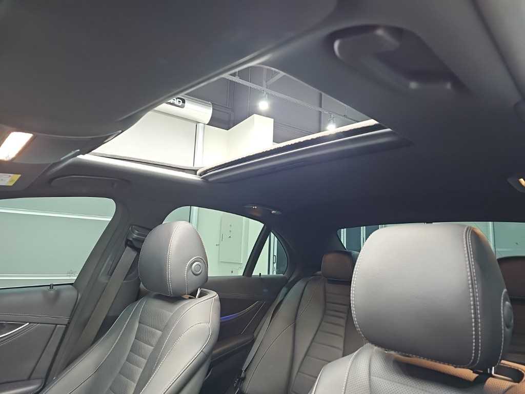 Mercedes-Benz E-Class — photo 14