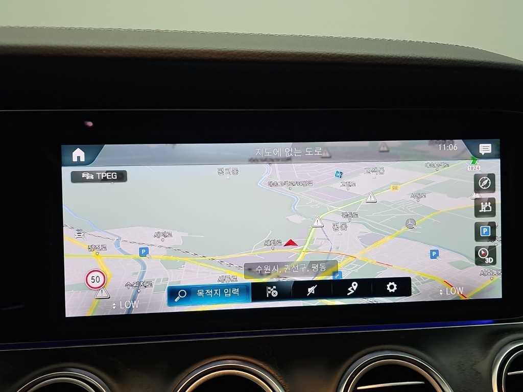 Mercedes-Benz E-Class — photo 15