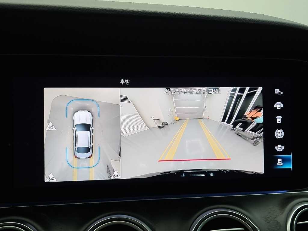 Mercedes-Benz E-Class — photo 16