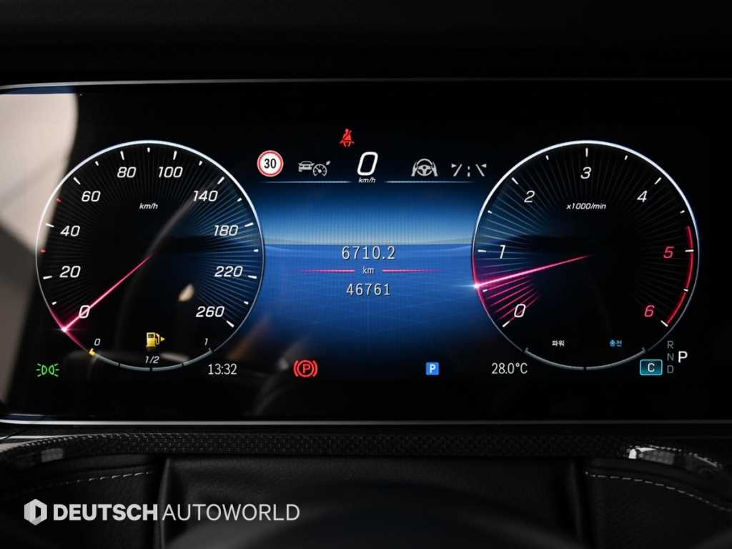 Mercedes-Benz G-Class — photo 08