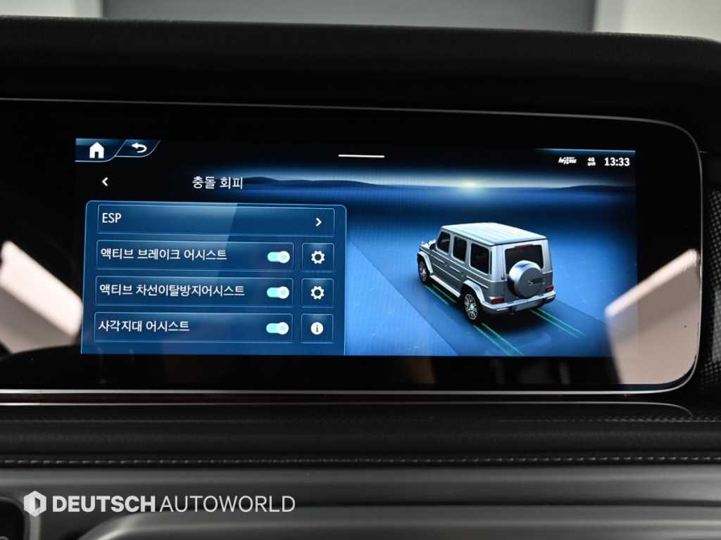 Mercedes-Benz G-Class — photo 17
