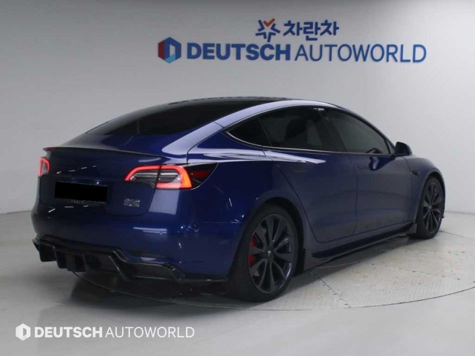 Tesla Model 3 — photo 02