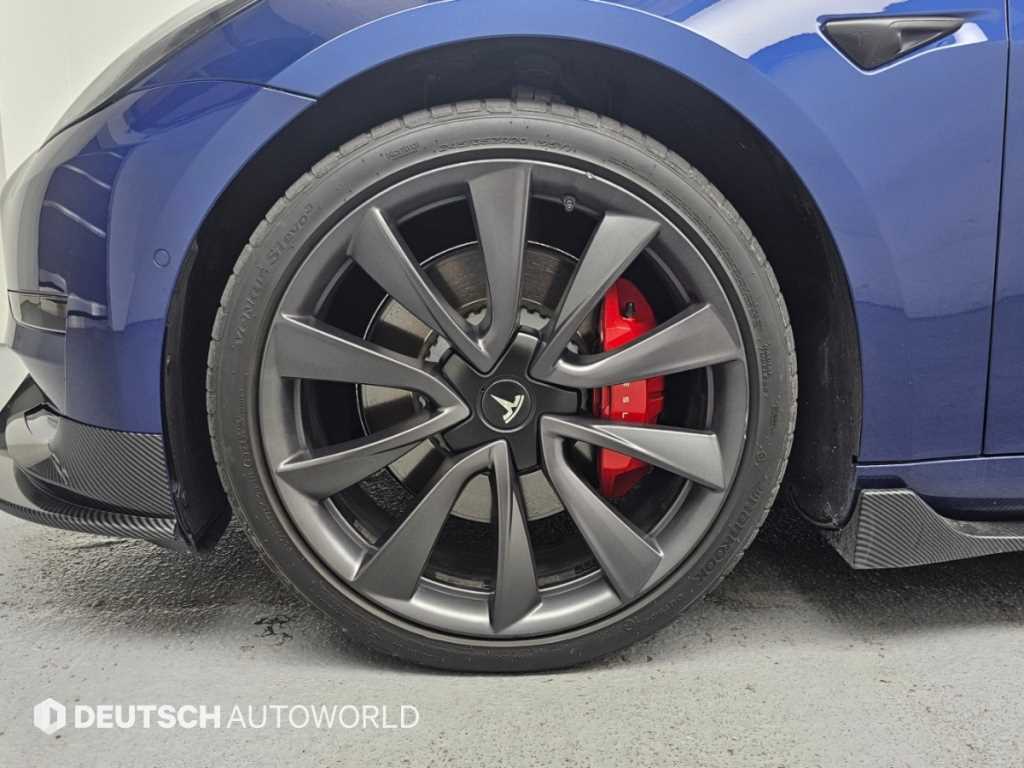 Tesla Model 3 — photo 05