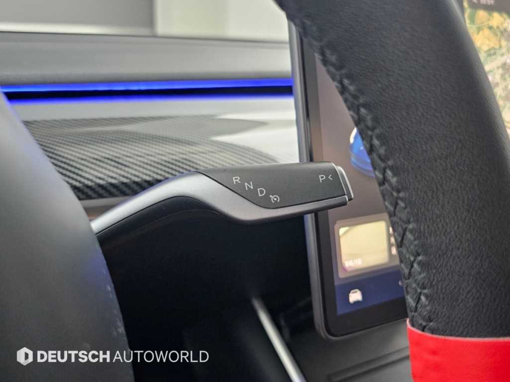 Tesla Model 3 — photo 09