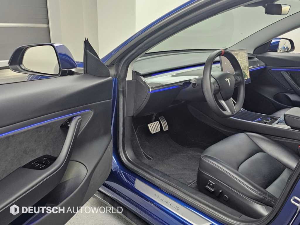 Tesla Model 3 — photo 11