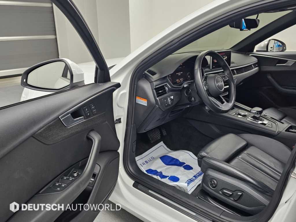 Audi A4 — photo 11