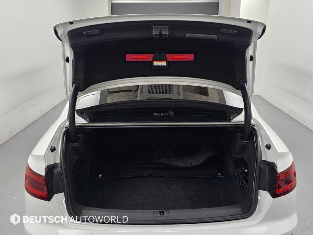 Audi A4 — photo 19